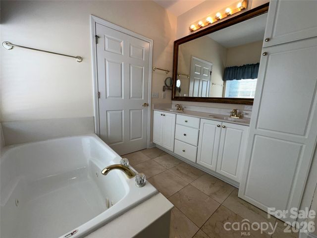 7672 Maple Bluff Lane, Concord, NC 28025