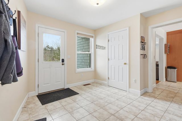 10 Ball Road, Kingston, NH 03848