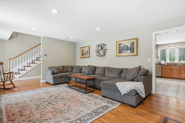 10 Ball Road, Kingston, NH 03848