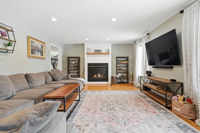 10 Ball Road, Kingston, NH 03848