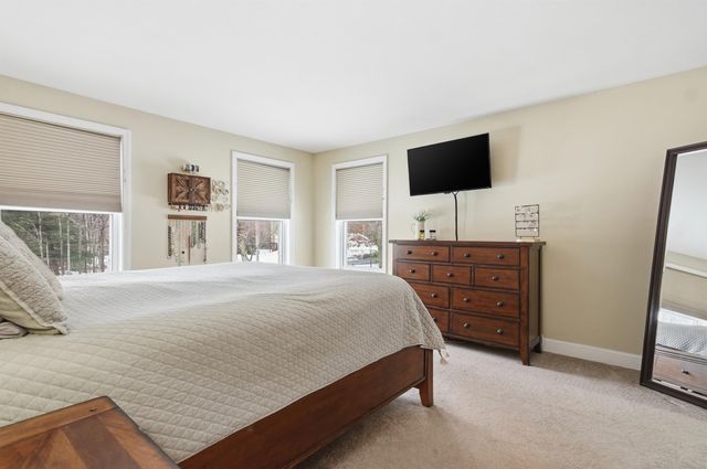 10 Ball Road, Kingston, NH 03848