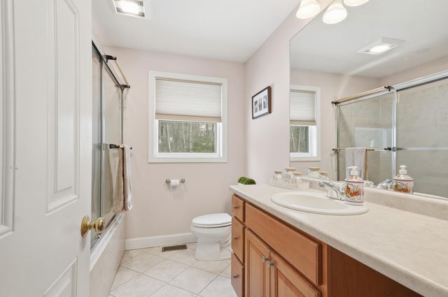 10 Ball Road, Kingston, NH 03848