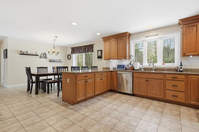 10 Ball Road, Kingston, NH 03848