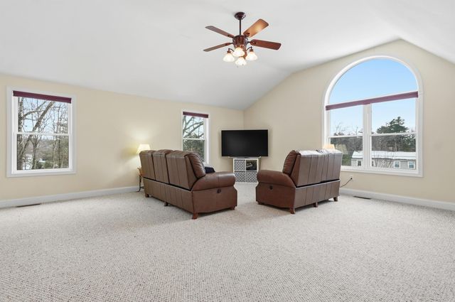 10 Ball Road, Kingston, NH 03848