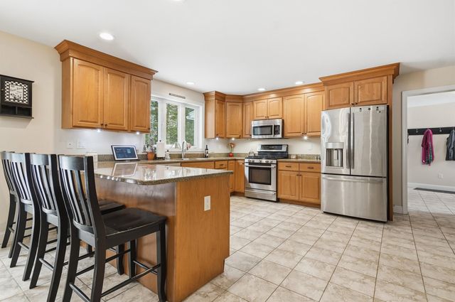 10 Ball Road, Kingston, NH 03848