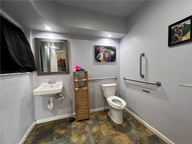 99 S 10th St, South Side, PA 15203