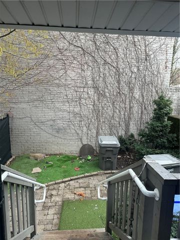 99 S 10th St, South Side, PA 15203