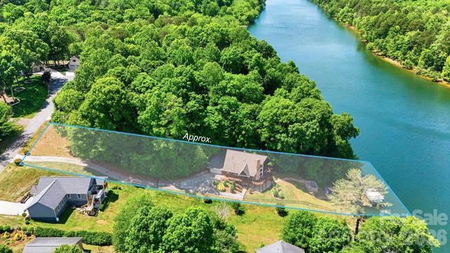 1925 Lake Acres Drive, Hickory, NC 28601