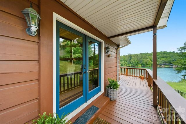 1925 Lake Acres Drive, Hickory, NC 28601