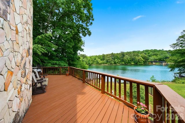 1925 Lake Acres Drive, Hickory, NC 28601