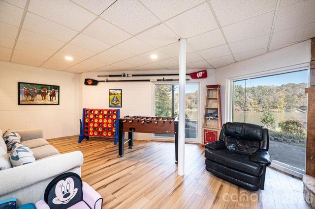 1925 Lake Acres Drive, Hickory, NC 28601