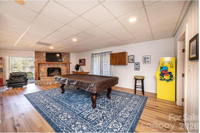 1925 Lake Acres Drive, Hickory, NC 28601
