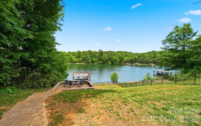 1925 Lake Acres Drive, Hickory, NC 28601
