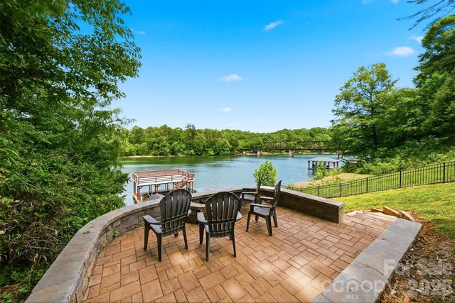 1925 Lake Acres Drive, Hickory, NC 28601
