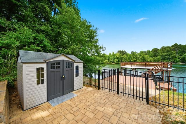 1925 Lake Acres Drive, Hickory, NC 28601
