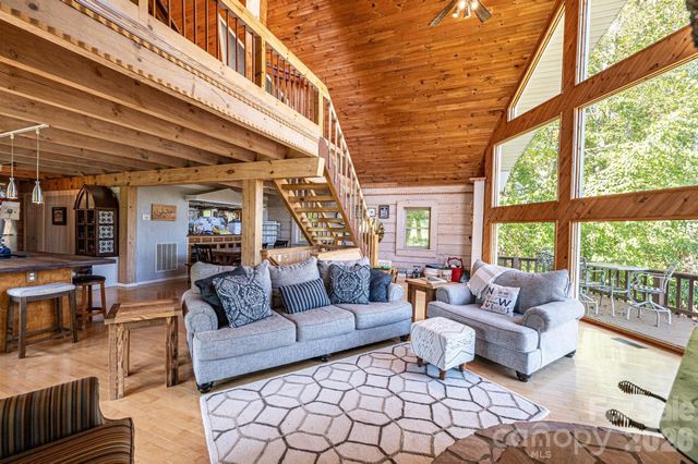 1925 Lake Acres Drive, Hickory, NC 28601