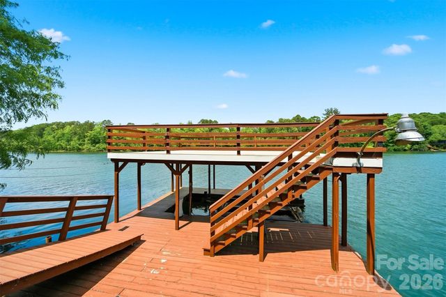 1925 Lake Acres Drive, Hickory, NC 28601