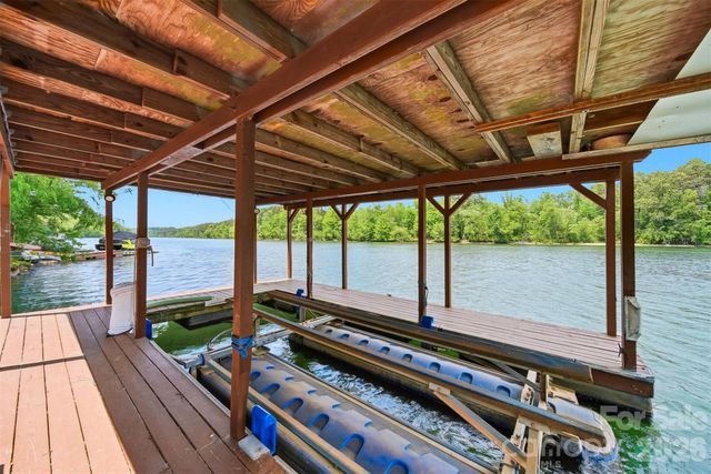 1925 Lake Acres Drive, Hickory, NC 28601