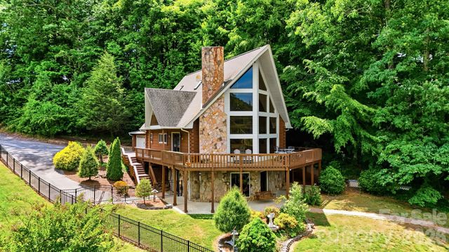 1925 Lake Acres Drive, Hickory, NC 28601