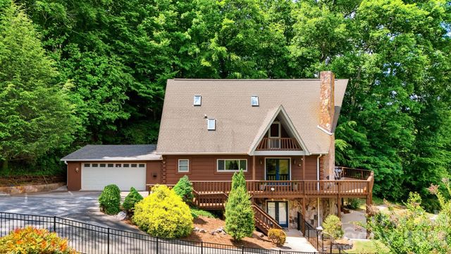1925 Lake Acres Drive, Hickory, NC 28601