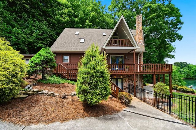 1925 Lake Acres Drive, Hickory, NC 28601