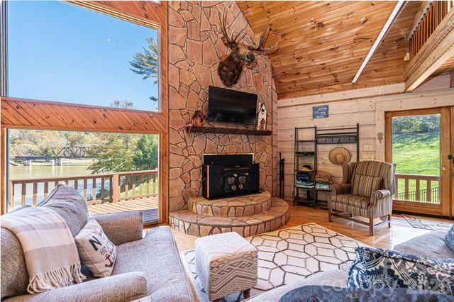 1925 Lake Acres Drive, Hickory, NC 28601