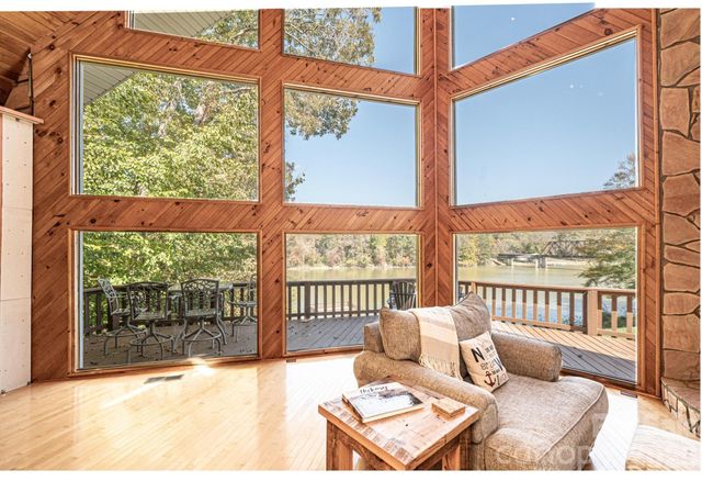 1925 Lake Acres Drive, Hickory, NC 28601