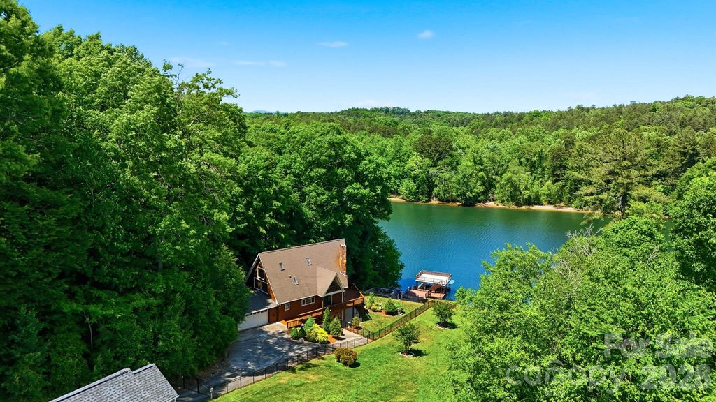 1925 Lake Acres Drive, Hickory, NC 28601
