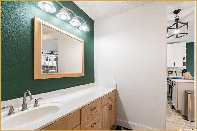 98-450 Koauka Loop 401, Aiea, HI 96701