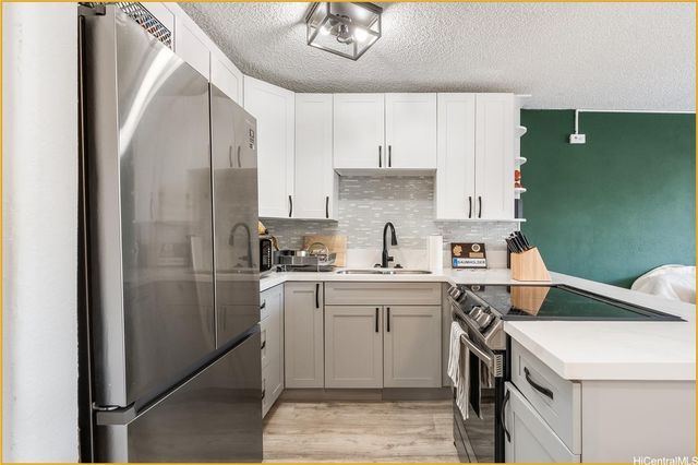 98-450 Koauka Loop 401, Aiea, HI 96701