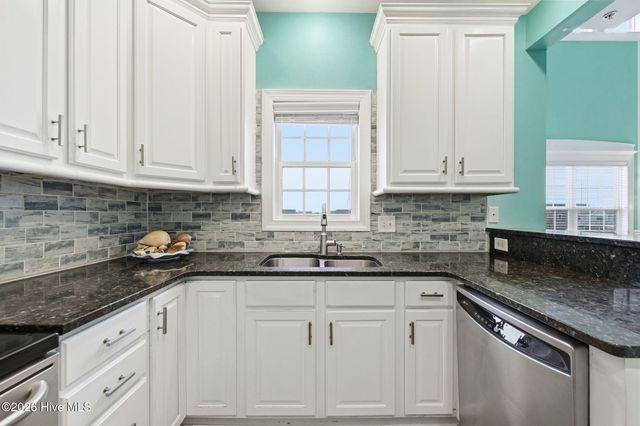 215 Summer Winds Place, Surf City, NC 28445