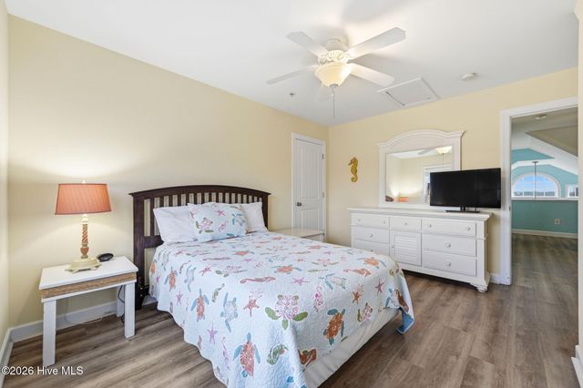 215 Summer Winds Place, Surf City, NC 28445