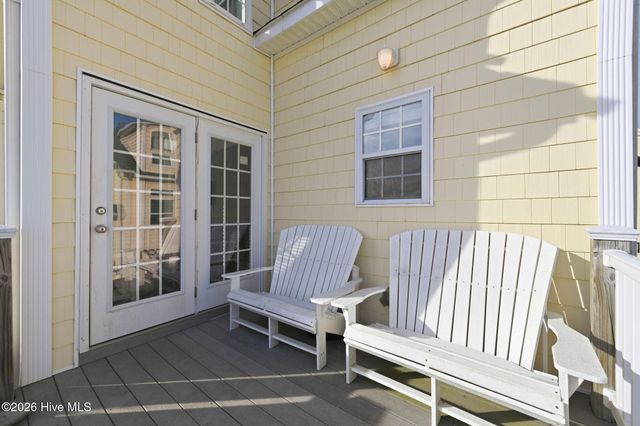 215 Summer Winds Place, Surf City, NC 28445