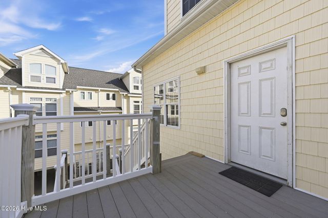 215 Summer Winds Place, Surf City, NC 28445