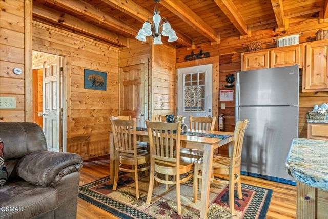 633 Chickasaw Gap Way, Pigeon Forge, TN 37863