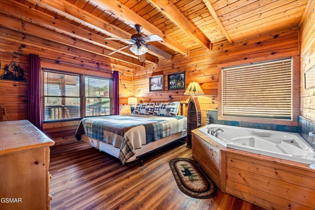 633 Chickasaw Gap Way, Pigeon Forge, TN 37863