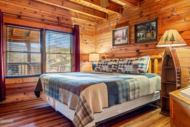 633 Chickasaw Gap Way, Pigeon Forge, TN 37863