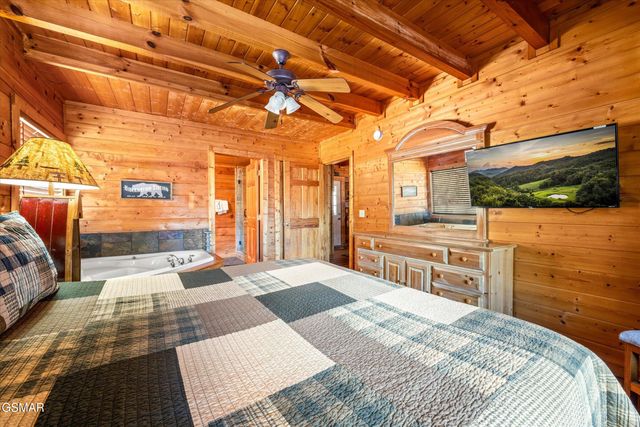 633 Chickasaw Gap Way, Pigeon Forge, TN 37863