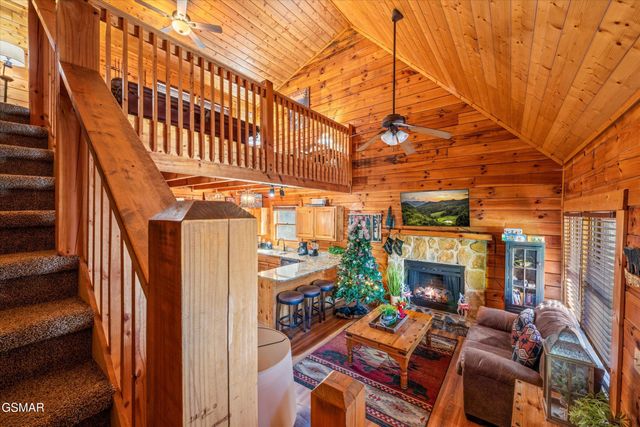 633 Chickasaw Gap Way, Pigeon Forge, TN 37863