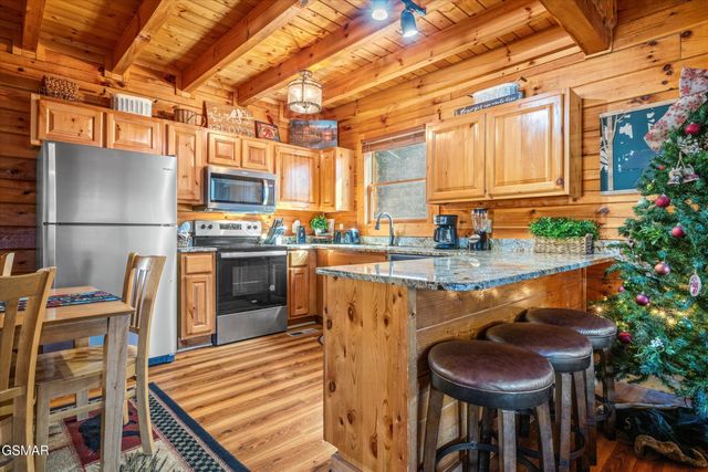 633 Chickasaw Gap Way, Pigeon Forge, TN 37863