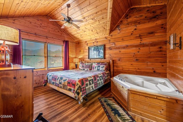 633 Chickasaw Gap Way, Pigeon Forge, TN 37863