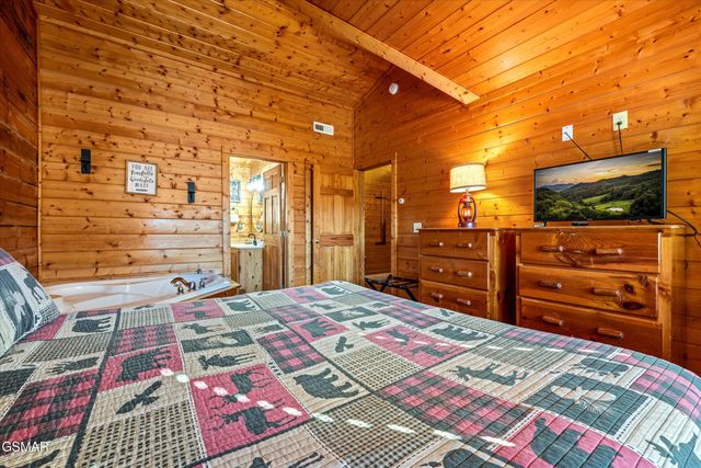 633 Chickasaw Gap Way, Pigeon Forge, TN 37863