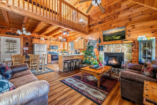 633 Chickasaw Gap Way, Pigeon Forge, TN 37863