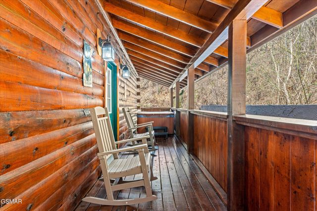 633 Chickasaw Gap Way, Pigeon Forge, TN 37863