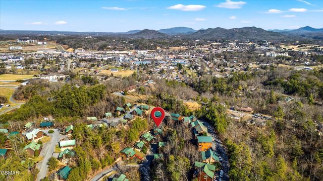 633 Chickasaw Gap Way, Pigeon Forge, TN 37863