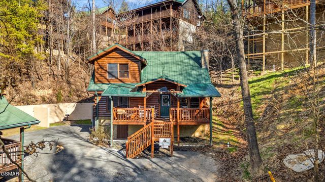 633 Chickasaw Gap Way, Pigeon Forge, TN 37863