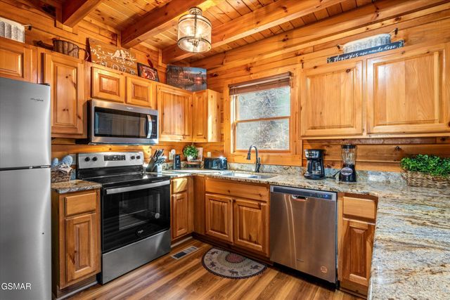 633 Chickasaw Gap Way, Pigeon Forge, TN 37863