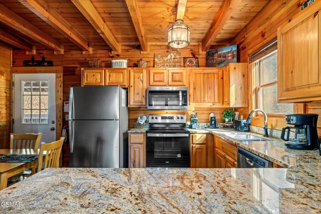 633 Chickasaw Gap Way, Pigeon Forge, TN 37863