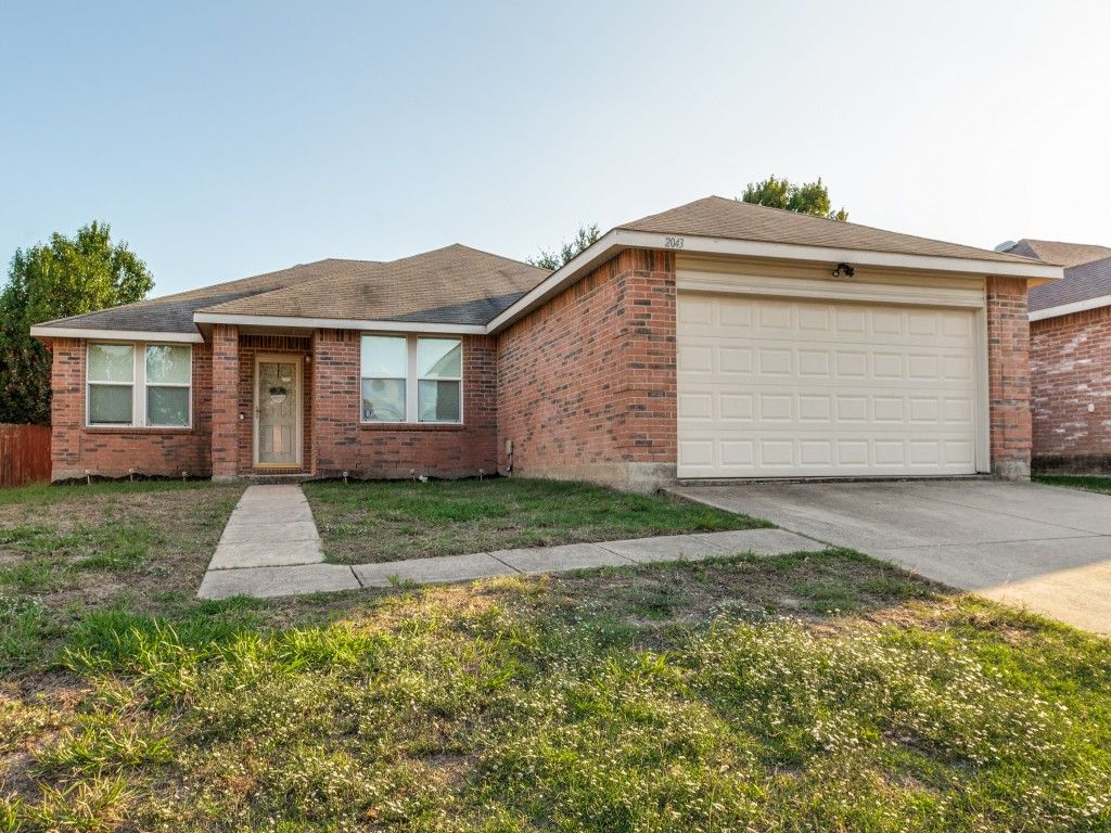 2043 Cap Rock Lane, Grand Prairie, TX 75052 — exterior