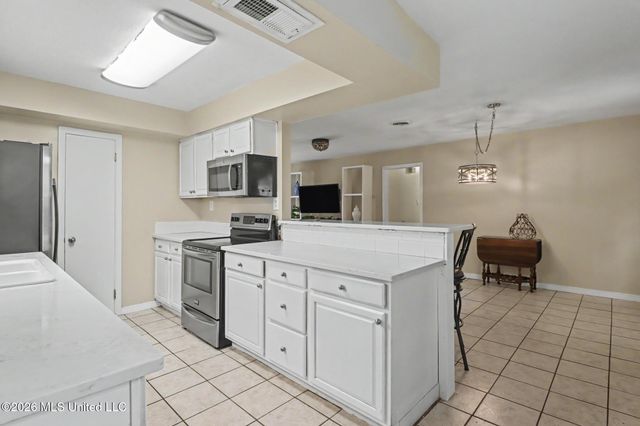 897 Auburn Drive, Biloxi, MS 39532